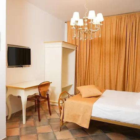 Alojamento de Acomodação e Pequeno-almoço Old 4*